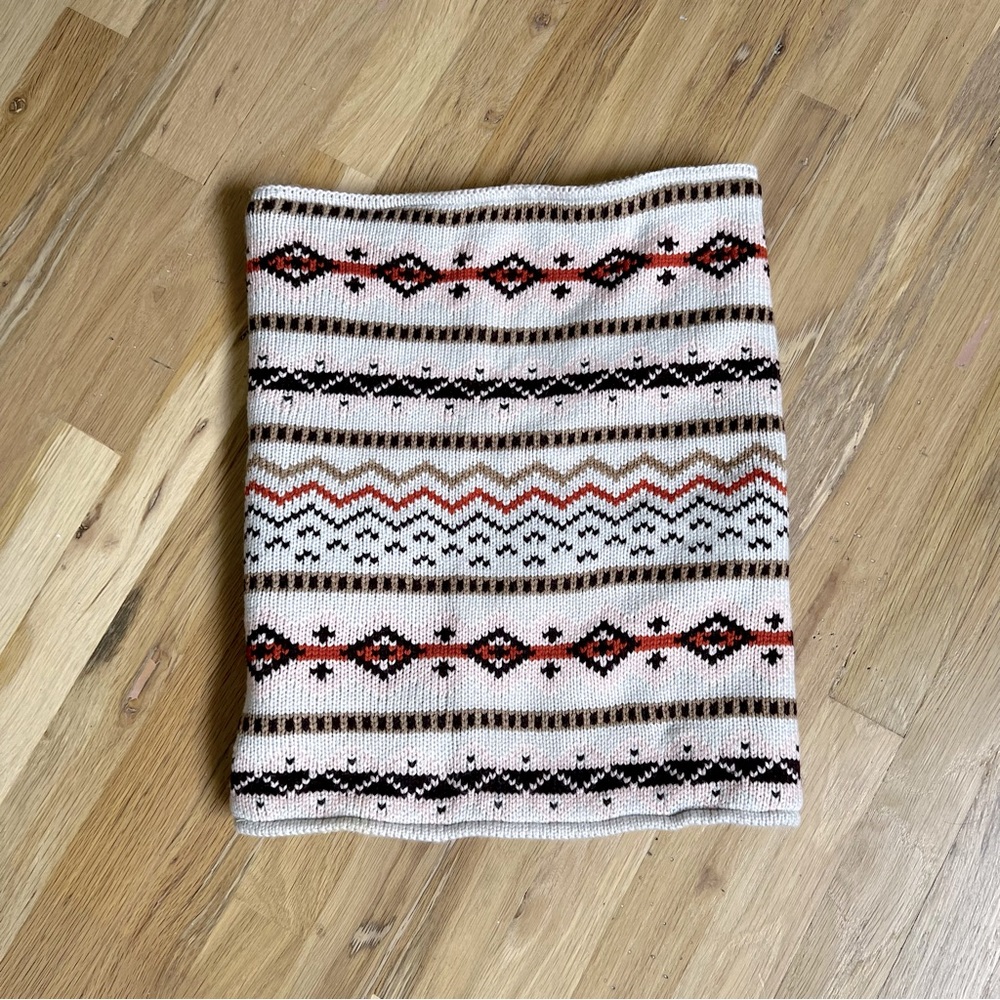 Aritzia Main Character Neck Warmer